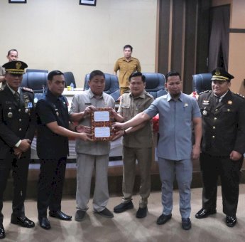 Wakil Wali Kota Parepare Serahkan Ranperda Perubahan APBD 2025 ke DPRD