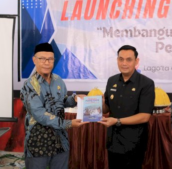 Wakil Wali Kota Parepare Hadiri Bedah Buku dan Launching Buku LAPEKOM Membangun Parepare dengan Karakter