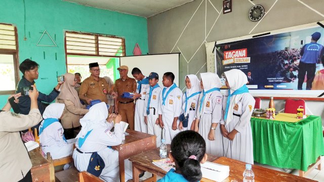 Dinsos Gowa saat menggelar Tagana Goes to School, di SMP Negeri 2 Pattallassang, kemarin. (Dok. Humas Gowa) 