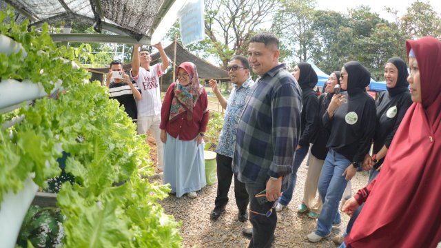 Wali Kota Makassar, Munafri Arifuddin saat menghadiri acara yang digelar di Kelompok Wanita Tani (KWT) Talas, Jalan Sunu, kompleks Unhas, Minggu (3/8/2025). (Foto: Istimewa)