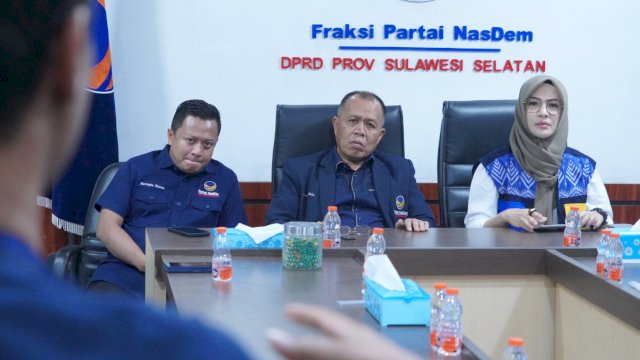 Panitia Pelaksana Rakernas I Partai NasDem saat menggelar konferensi pers di Ruang Fraksi Partai NasDem DPRD Sulsel, Selasa (5/8/2025). (Foto: Istimewa)