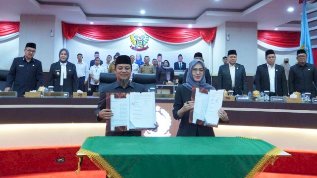 DPRD Sulsel dan Pemprov Sulsel resmi menyetujui Ranperda RPJMD Sulsel 2025-2029 dalam rapat paripurna, Senin (4/8/2025). (Foto: Istimewa)