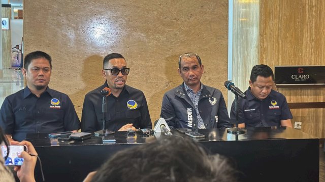 DPP Partai NasDem saat menggelar konferensi pers terkait kabar OTT KPK terhadap Abdul Aziz di Hotel Claro Makassar, Kamis (7/8/2025). (Foto: Istimewa)