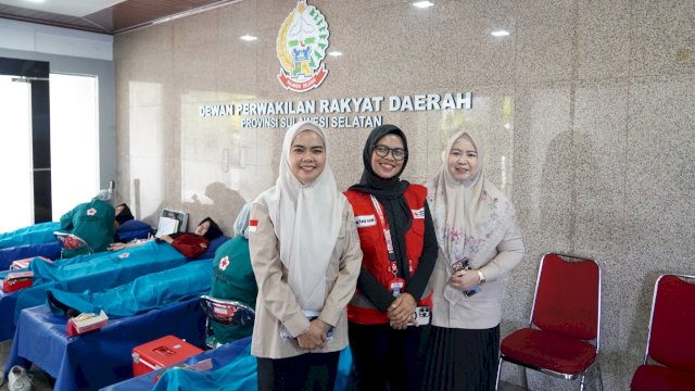Sekretariat DPRD Sulsel menggelar kegiatan donor darah di lobi Gedung Tower DPRD Sulsel, Jalan Urip Sumoharjo, Makassar, Selasa (12/8/2025). (Foto: Humas DPRD Sulsel)