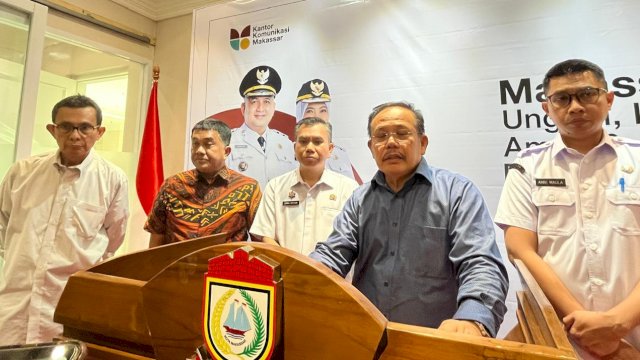 Ketua Tim Seleksi Direksi dan Dewas BUMD Makassar, Prof Dr Aswanto saat memberikan keterangan pers di Kantor Balai Kota Makassar, Rabu (13/8/2025). (Foto: Istimewa)