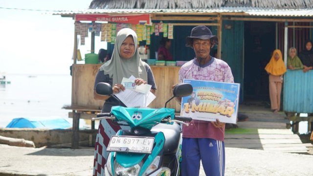 Sartina, seorang ibu rumah tangga yang juga kader posyandu asal Kabupaten Poso, Sulawesi Tengah, dinobatkan sebagai pemenang program Miliarder Yamaha. (Foto: Istimewa)
