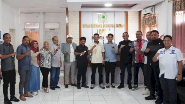 Anggota Bamus DPRD Provinsi Sulawesi Selatan melakukan kunjungan kerja dalam daerah ke Kantor DPRD Kabupaten Pinrang, Selasa (19/8/2025). (Foto: Istimewa)