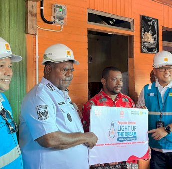 Kado HUT RI, PLN Salurkan Bantuan Pasang Listrik Gratis 2.821 Keluarga Prasejahtera