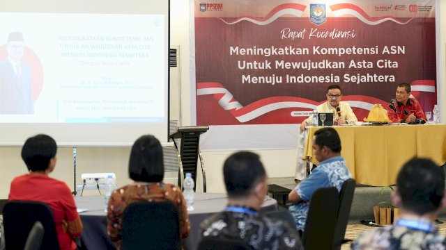 Sekda Sulsel, Jufri Rahman dalam Rapat Koordinasi Pusat Pengembangan Sumber Daya Manusia Regional Makassar Kemendagri di Hotel Golden Tulip, Kamis (21/8/2025). (Foto: Istimewa)