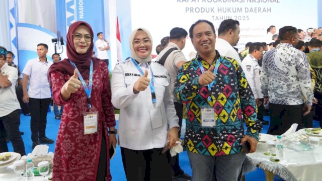 Ketua DPRD Sulsel, Andi Rachmatika Dewi dan Ketua Bapemperda DPRD Sulsel, Saharuddin saat menghadiri Rakornas Produk Hukum Daerah Tahun 2025 di Kendari, Rabu (27/8/2025). (Foto: Istimewa)