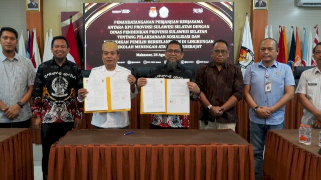 KPU Sulsel dan Disdik Sulsel melakukan penandatanganan MoU tentang Pelaksanaan Sosialisasi dan Pendidikan Pemilih Berkelanjutan di Lingkungan Sekolah Menengah Atas atau Sederat se-Sulsel, Kamis (28/8/2025). (Foto: Istimewa)