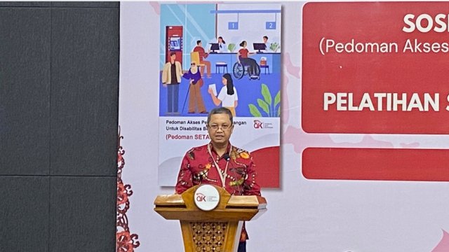 Direktur Pengawasan Lembaga Jasa Keuangan, OJK Sulselbar Budi Susetyo, saat membuka Sosialisasi Pedoman SETARA dan Pelatihan Sensitivitas Layanan bagi PUJK, Ballroom Sultan Hasanuddin, Kantor OJK Sulselbar, Makassar, kemarin. (Dok. OJK Sulselbar) 