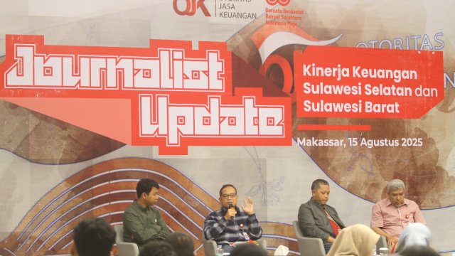 Kepala Kantor Otoritas Jasa Keuangan (OJK), Sulselbar Moch. Muchlasin saat menerangkan kondisi industri jasa keuangan di Sulawesi Selatan, kemarin. (Dok. Istimewa)