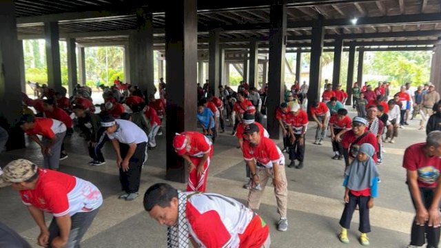 Sejumlah pihak saat menghadiri Jalan Sehat Ukhuwah yang digelar DPD Wahdah Islamiyah Gowa, di Kawasan Museum Balla Lompoa, kemarin. (Dok. Wahdah Islamiyah Gowa)