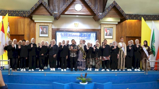 Ket: Wali Kota Tasming Hamid Kukuhkan Pengurus Forum Anak Parepare