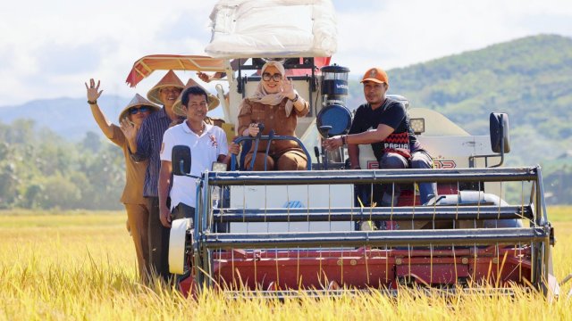 Ket: Bupati Barru, Andi Ina Kartika Sari