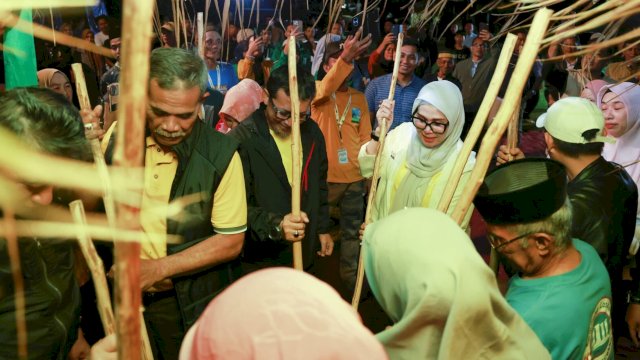 Ket: Pesta adat Mattojang dan Mappadendang di Barru