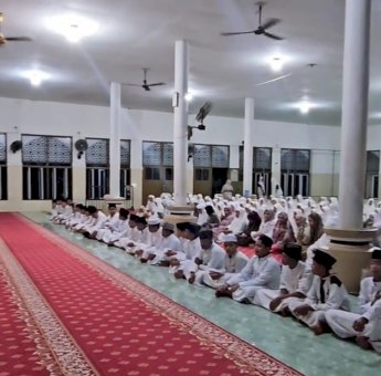 BJ Habibie dalam Kenangan: Doa dan Puisi di Pondok Pesantren DDI Ujung Lare