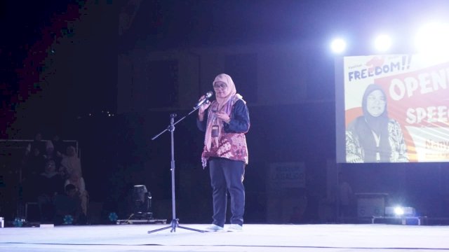 Ketua AJI Indonesia, Nany Afrida, di sela-sela membuka Festival Media 2025, di Pelataran Benteng Ujung Pandang (Roterdam), Kota Makassar, Jumat, (12/09/2025). (Dok. Fesmed 2025)