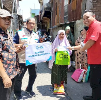 YBM PLN UIP Sulawesi Salurkan Paket Sembako Bagi Korban Kebakaran di Rappokalling
