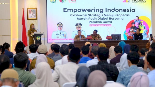 Pemkab Gowa dan Indosat melakukan penandatanganan kerjasama untuk mendorong peran KDMP dalam memanfaatkan digitalisasi untuk pemasaran produknya. Kerjasama ini dilakukan di Baruga Tinggimae, Rujab Bupati Gowa, kemarin. (Dok. Humas Gowa) 
