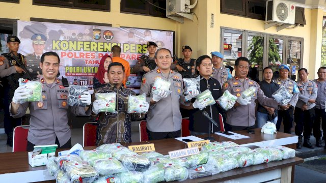 Ket: Pres Rilis Polres Parepare Penangkapan Kurir Sabu 44 Kg