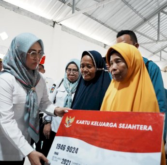 Bupati Gowa Distribusikan KKS PKH dan BPNT ke Warga Dataran Tinggi