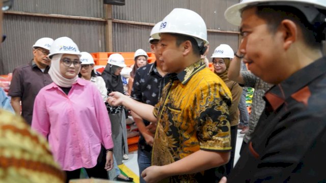 Rombongan Komisi B DPRD Provinsi Sulawesi Selatan saat berkunjung ke gudang Bulog Makassar, Kamis (4/9/2025). (Foto: Istimewa)