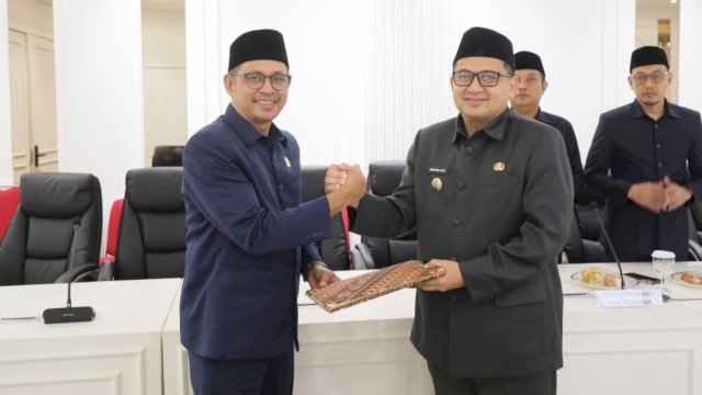 DPRD Kota Makassar dan Pemerintah Kota Makassar resmi mengesahkan Ranperda tentang Perubahan APBD Tahun Anggaran 2025 dalam rapat paripurna, Kamis (4/9/2025). (Foto: Istimewa)