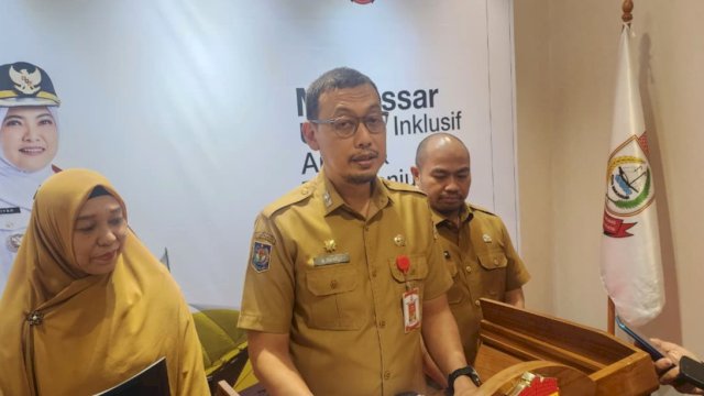 Sekretaris Daerah Kota Makassar, Andi Zulkifly saat melakukan konferensi pers di Kantor Balai Kota Makassar, Senin (8/9/2025). (Foto: Istimewa)