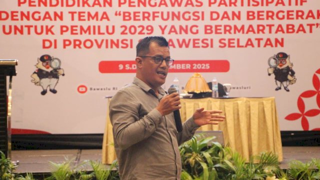 Anggota Bawaslu Sulsel, Alamsyah saat menjadi narasumber dalam kegiatan Pendidikan Pengawasan Partisipatif di Dalton Hotel, Jalan Perintis Kemerdekaan, Makassar, Rabu (10/9/2025). (Foto: Istimewa)