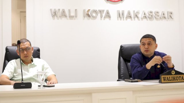 Wali Kota Makassar, Munafri Arifuddin saat memimpin rapat koordinasi bersama kelompok pedagang Pantai Losari di Balai Kota Makassar, Jumat (12/9/2025). (Foto: Istimewa)