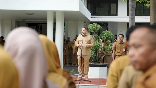 Wali Kota Makassar, Munafri Arifuddin saat menyampaikan arahan kepada seluruh jajaran aparatur Pemkot Makassar dalam apel pagi di Balai Kota Makassar, Senin (15/9/2025). (Foto: Istimewa)