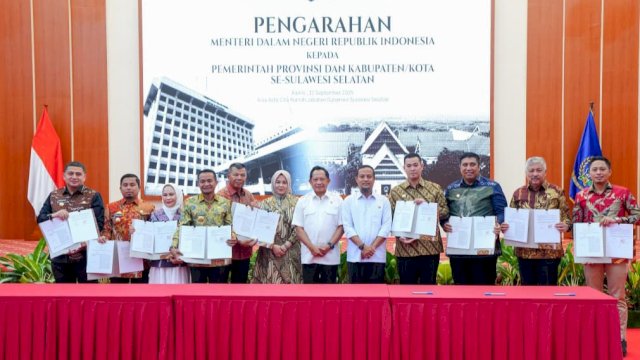 Gubernur Sulsel, Andi Sudirman Sulaiman bersama kepala daerah se Sulsel saat menerima kunjungan Mendagri Tito Karnavian di Aula Asta Cita, Rumah Jabatan Gubernur Sulsel, Kamis (11/9/2025). (Foto: Istimewa)