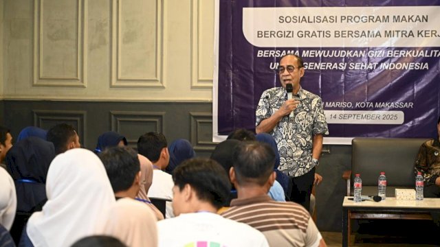 Anggota Komisi IX DPR RI, Ashabul Kahfi saat menyosialisasikan program Makan Bergizi Gratis (MBG) di Kota Makassar, Minggu (14/9/2025). (Foto: Istimewa)
