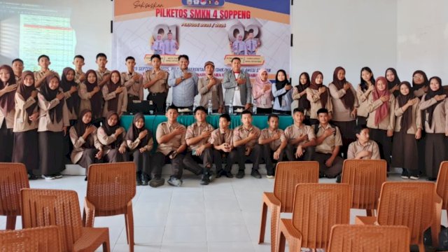 KPU Kabupaten Soppeng melakukan pendampingan pelaksanaan Pemilihan Ketua OSIS di SMK Negeri 4 Kabupaten Soppeng, Jumat (19/9/2025). (Foto: Istimewa)