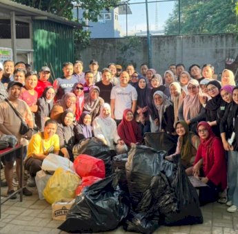 Diskominfo Makassar Peringati WCUD 2025 dengan Kerja Bakti dan Kunjungi TPS3R