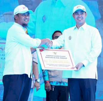 Bantuan Pembangunan RDF, Gubernur Sulsel Serahkan Rp15 Miliar untuk Kabupaten Pangkep