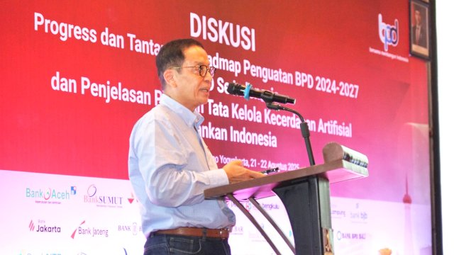 Kepala Eksek​utif Pengawas Perbankan OJK, Dian Ediana Rae, saat menghadiri Diskusi Perkembangan dan Tantangan Roadmap Penguatan BPD Tahun 2024-2027 oleh Asosiasi Perbankan Daerah (ASBANDA), di Yogyakarta, kemarin. (Dok. Otoritas Jasa Keuangan)