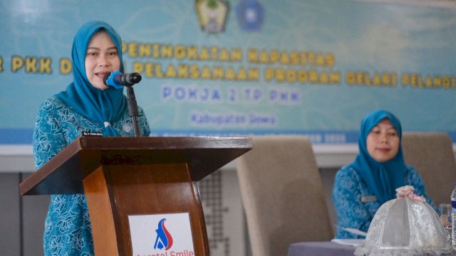 Ketua TP PKK Kabupaten Gowa, Andi Tenri Indah Darmawangsyah, saat membuka Pelatihan Peningkatan Kapasitas Kader PKK dalam Pelaksanaan Program Gelari Pelangi, di Hotel Aerotel Smile Makassar, kemarin. (Dok. Humas Gowa)