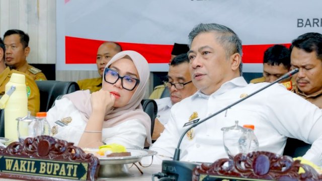 Ket: Bupati Barru Andi Ina dan Wakilnya Abustan 