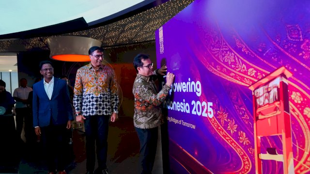 Indosat bersama Twimbit bekerjasama meluncurkan Empowering Indonesia Report 2025. (Dok. Indosat)