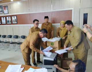 DPMD Kukar Perkuat Tertib Arsip, 152 Berkas Lama Dimusnahkan