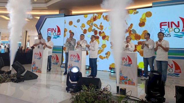 Pembukaan FIN Expo 2025, di Atrium TSM Makassar, Sabtu, (04/09/2025). Kegiatan ini merupakan puncak Bulan Inklusi Keuangan (BIK) yang digelar OJK bersama FK-IJK Sulselbar. (Dok. Chaerani/Republiknews.co.id) 