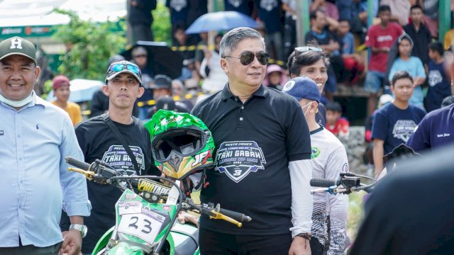 Ket: Wabup Barru, Abustan A Bintang