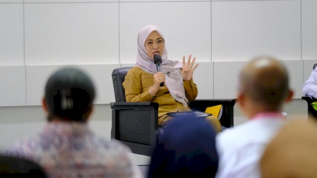 Bupati Gowa, Sitti Husniah Talenrang, saat menjadi narasumber dalam Pelatihan Kepemimpinan Pengawas Angkatan VI dan VII, di Kampus LAN RI Antang, Makassar, kemarin. (Dok. Humas Gowa) 