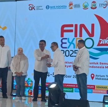 Lewat Awarding BIK 2025, OJK Sulselbar Beri Penghargaan ke Sejumlah IJK