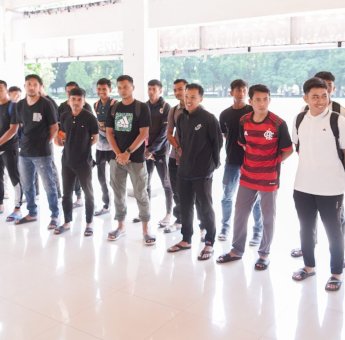 Lepas Tim PSSI Askab ke Piala Gubernur Sulsel 2025, Abustan: Jaga Nama Baik Barru dan Tunjukkan Semangat Sportif