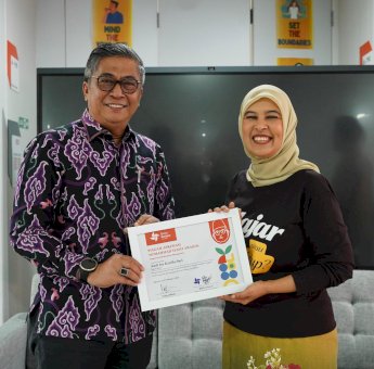 Komitmen Transformasi Pendidikan, Pemkab Barru Terima Mohammad Syafe&rsquo;i Awards