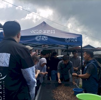 YBM PLN UIP Sulawesi Ajak Mahasiswa Singapore Polytechnic Belajar Produksi Teh Cascara di Lembanna